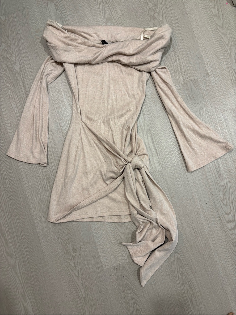 Off-Shoulder Knot Front Dress in Light cream